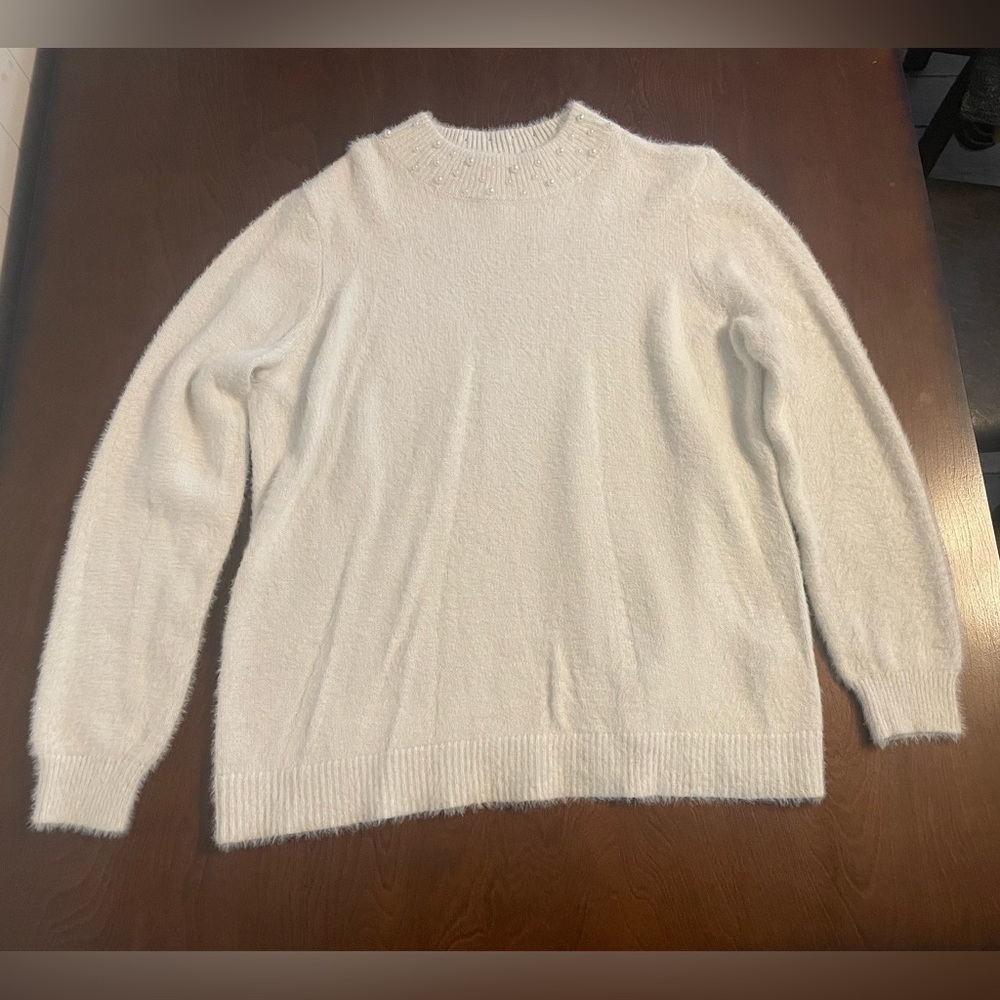 Elle white fluffy sweater size large